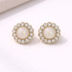 Gold Pearl Halo Stud Earrings Rhinestone Circle Vintage Style Elegant